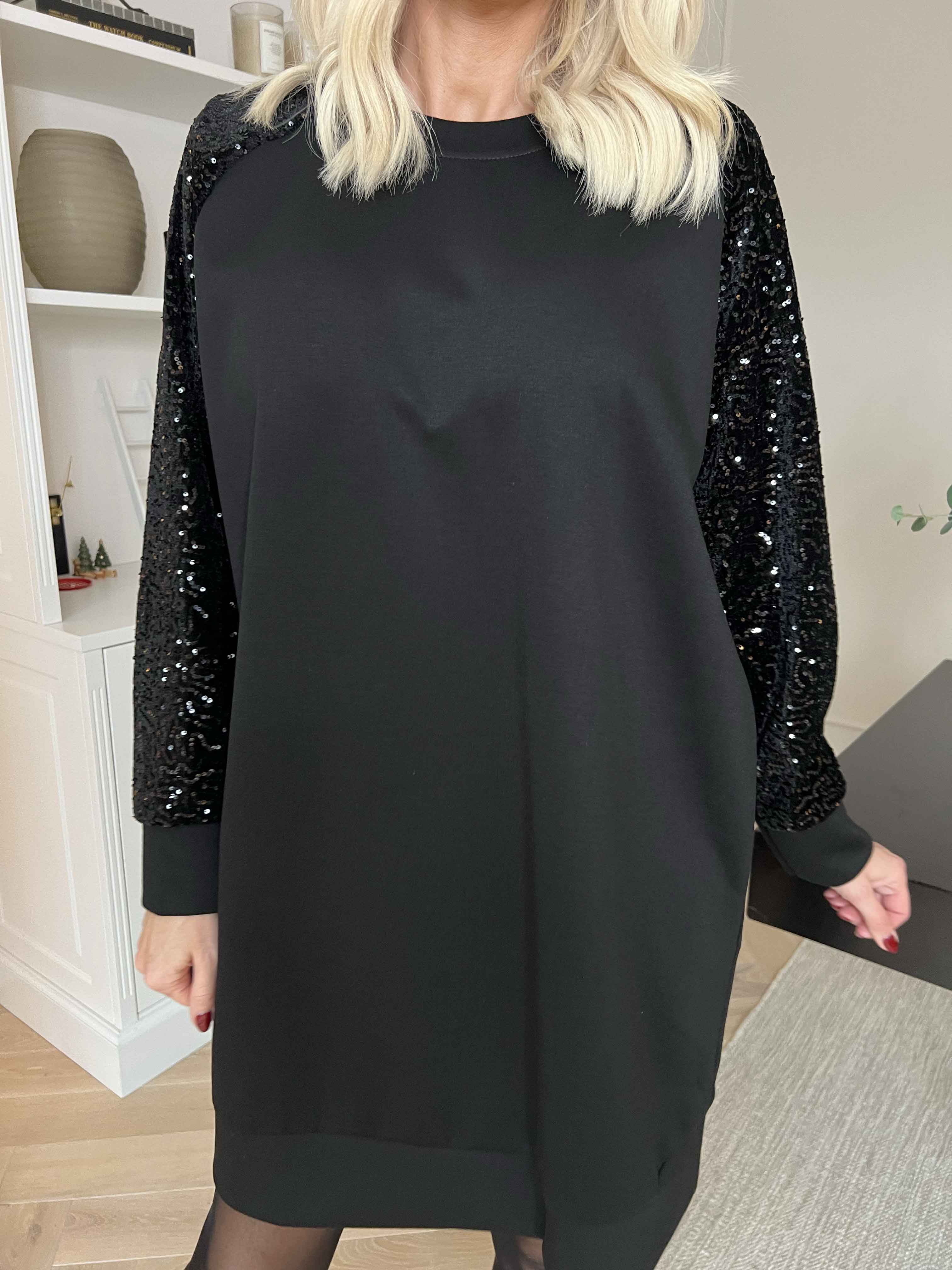 Parma - Joggingkjole med pailletærmer